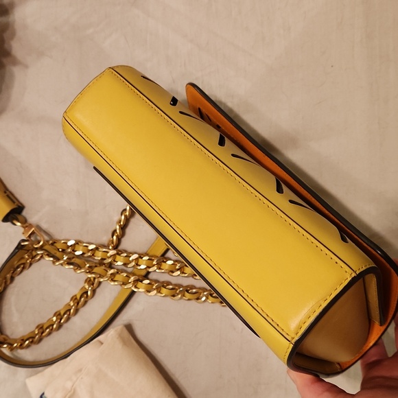 Tory Burch Fleming Perforated Diamond Shoulder Purse - Picture 6 of 11